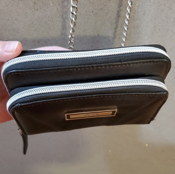 🔥FREE with bundle - Kenneth Cole purse - Picture 2 of 6